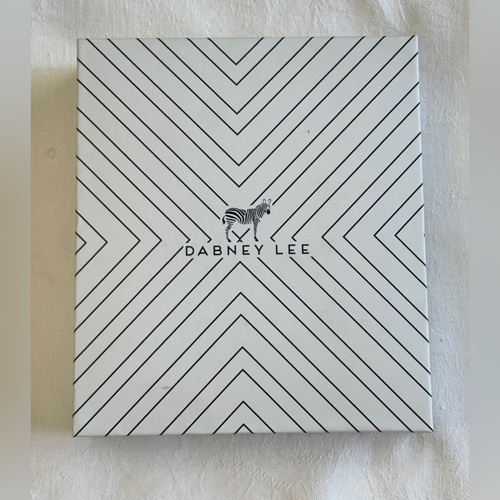 NIB Dabney Lee Flask 6 Oz Stainless Steel White W/Copper & Gray Marble Design - Picture 2 of 5